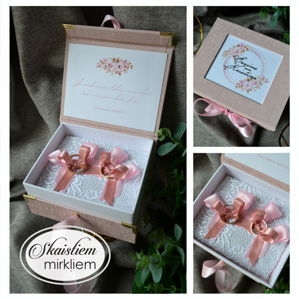 Vecrozā toņa gredzenu kastīte ar ziedu apdruku un vārdiem