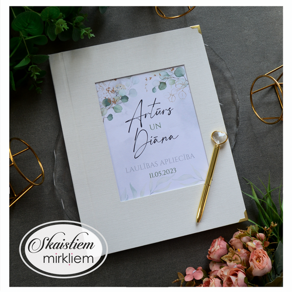 Gaiši balti laulības apliecības vāki ar eikalipta lapu apdruku "Artūrs un Diāna"