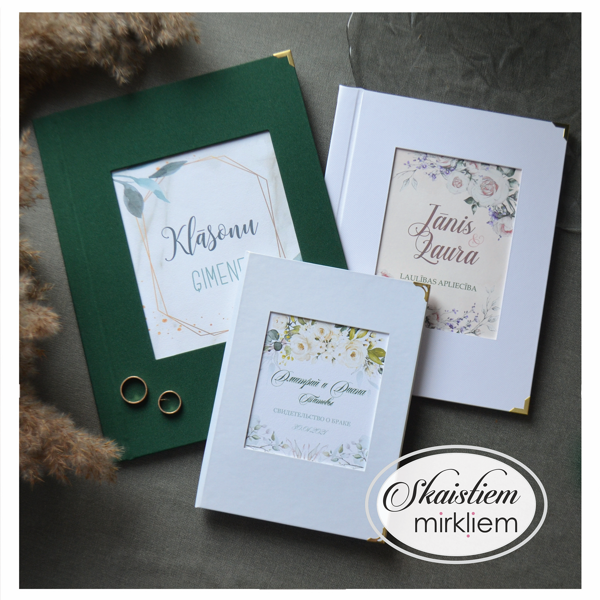 Dažādu toņu un izmēru laulības apliecības vāki