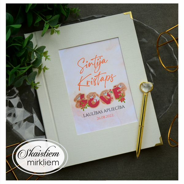Gaiši laulības apliecības vāki ar LOVE uzrakstu un lācīšiem  "Sintija un Kristaps"