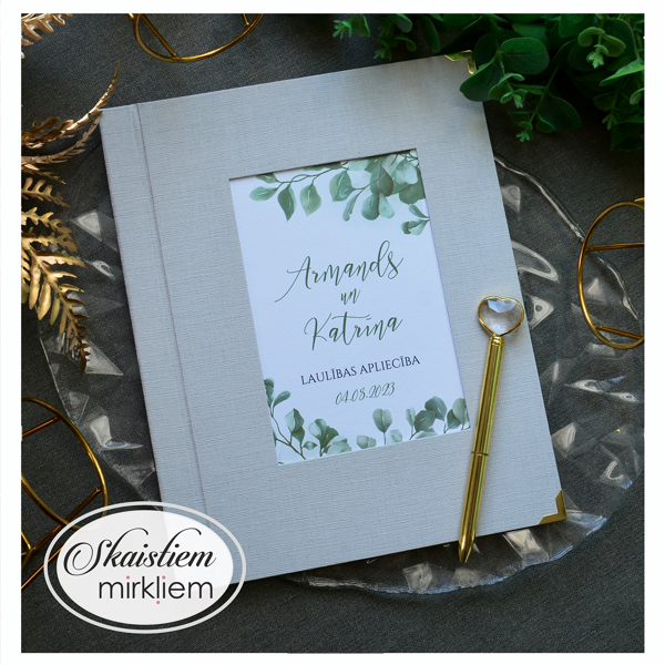 Gaiši pelēki laulības apliecības vāki ar eikalipta lapu motīvu "Armands un Katrīna"