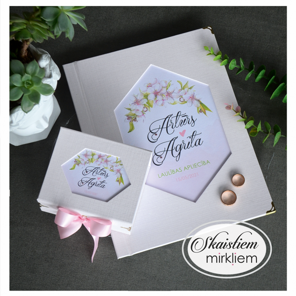 Personalizēts kāzu komplekts - laulības apliecības vāki un gredzenu kastīte ar ziediem
