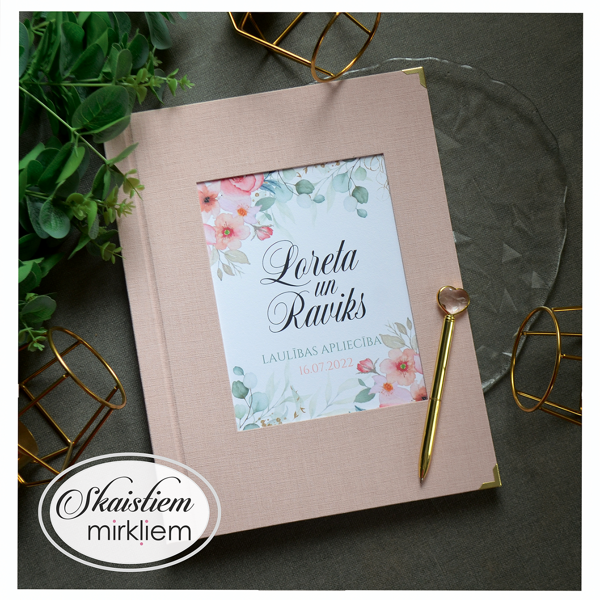 Rozā dizaina laulības apliecības mape ar vārdiem "Loreta un Jānis" - roku darbs
