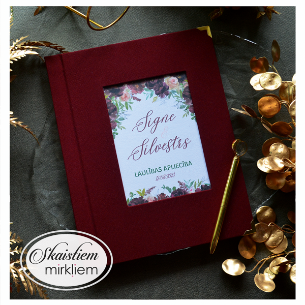 umši sarkanu vāku laulības apliecības mape ar ziediem un personalizāciju "Signe un Silvest