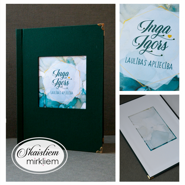 Eleganti tumši zaļi laulības apliecības vāki ar marmora tekstūras detaļu un vārdiem