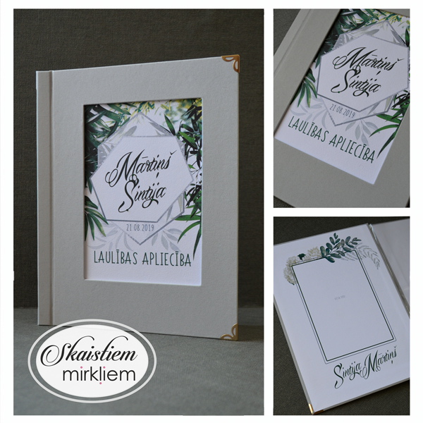 Pelēkas krāsas laulības apliecības vāki ar lapu dizainu un vārdiem "Mārtiņš un Sintija"