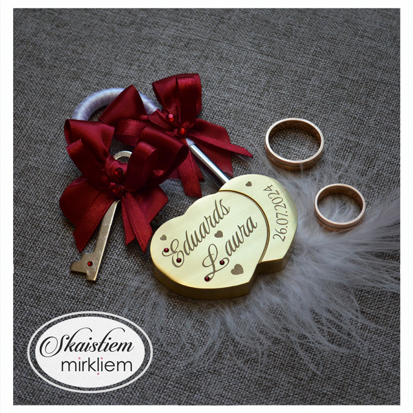 Kāzu slēdzene Eduards un Laura ar bordo sarkanu lentīti un gravējumu