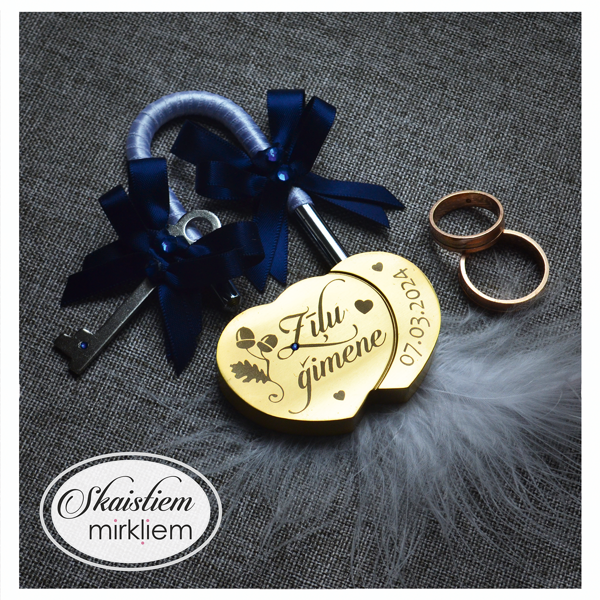 Zelta kāzu slēdzene Zīļu ģimenei ar tumši zilu lentīti un ozollapu motīvu