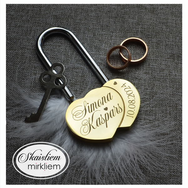 Kāzu slēdzene Simona un Kaspars ar sirds simbolu un kaligrāfisku fontu