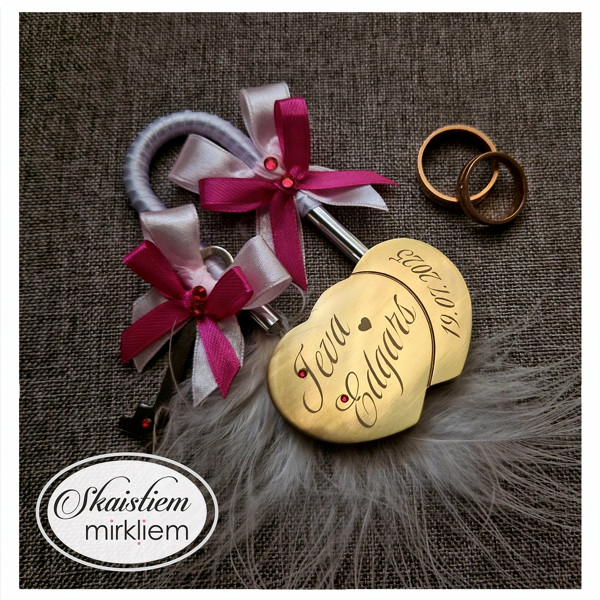 Kāzu slēdzene Ieva un Edgars ar koši rozā lentīti un pērlīšu dekoru