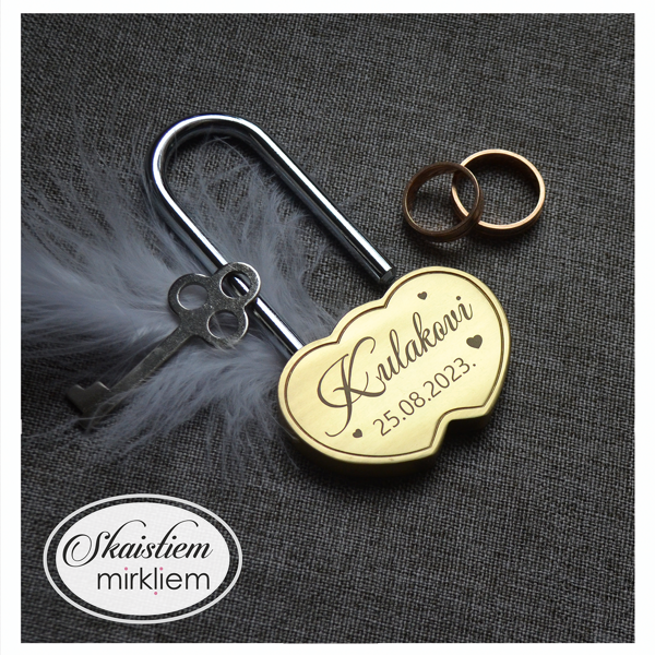 Kāzu slēdzene Kulakovu ģimenei ar datumu un sirsniņām