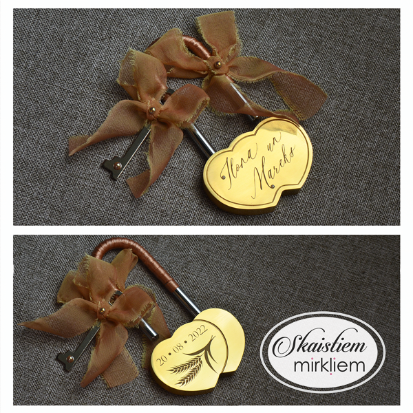 Zelta kāzu slēdzene ar gravējumu "Ilona un Mareks" un plēstā zīda lentītēm