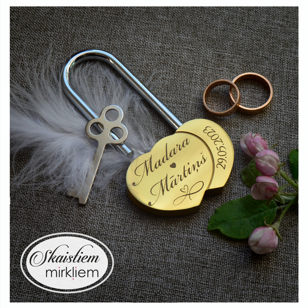 Gravēta slēdzene Madara un Mārtiņš ar bezgalības zīmi un datumu