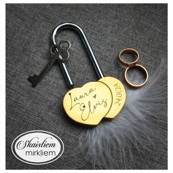 Kāzu slēdzene Laura un Elvis ar skaistu fontu un personalizētu datumu