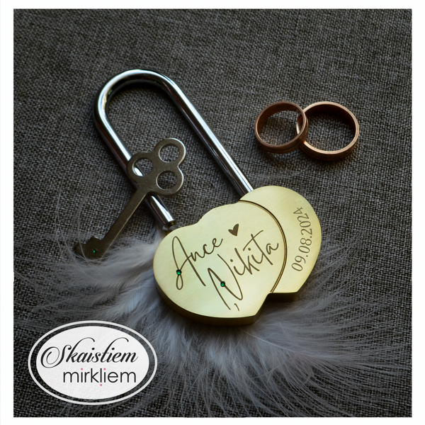 Personalizēta slēdzene Ance un Ņikita ar individuālu dizainu un datumu