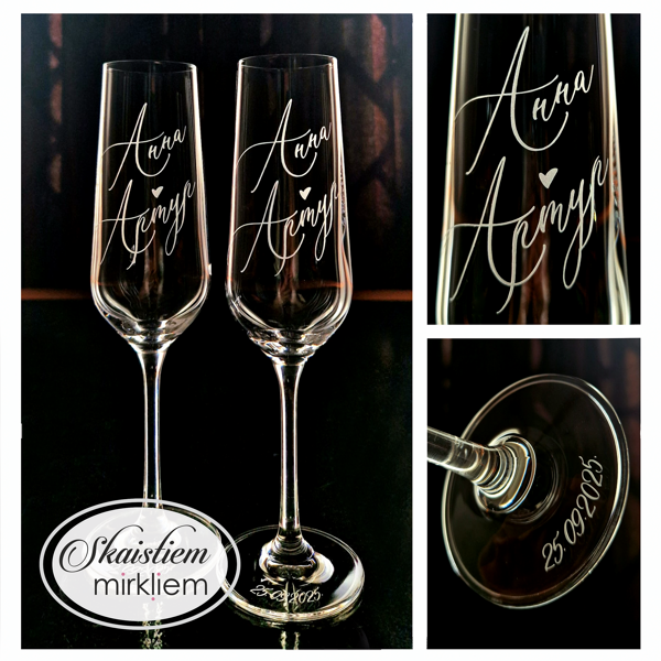 Kāzu glāžu komplekts ar vārdu gravējumu un dekoratīvu sirds simbolu