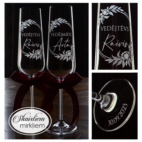 Personalizētas glāzes vedējmātei Artai un vedējtēvam Raivim ar ziedu vainagu un datumu