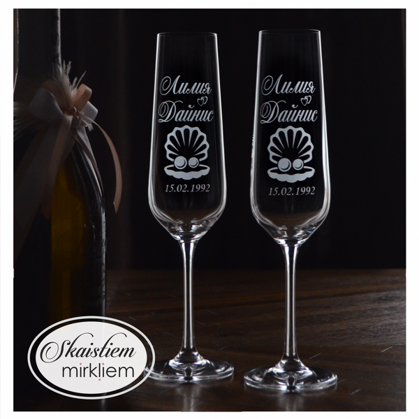 Gravētas šampanieša glāzes pērļu kāzu gadadienai ar vārdiem, datumu