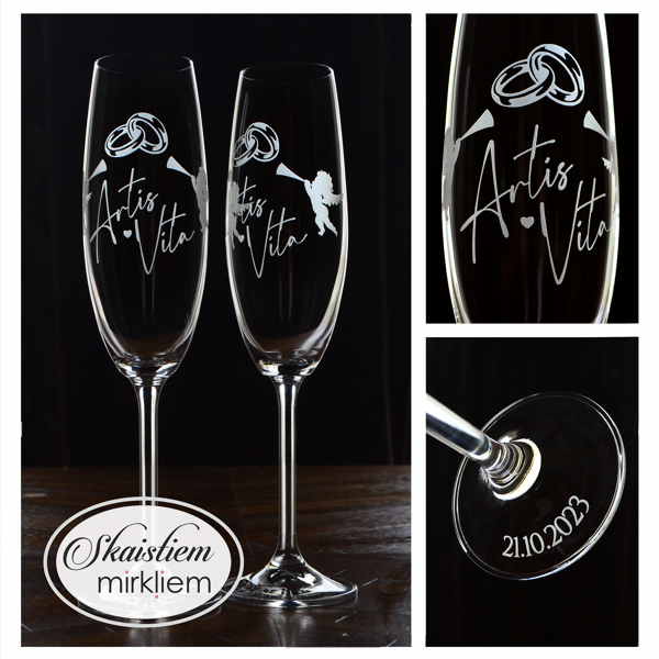 Kāzu glāzes Artim un Vitai ar savītu gredzenu gravējumu un enģelīšiem