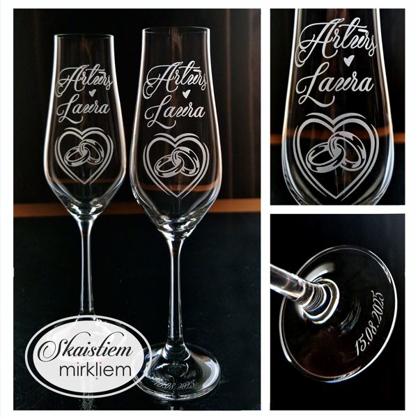 Personalizētas glāzes Artūram un Laurai ar gredzeniem un datumu uz pamatnes