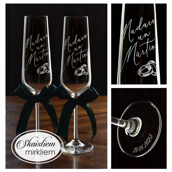 Kāzu glāzes Madarai un Mārtiņam ar gredzenu simboliku un zaļām lentēm