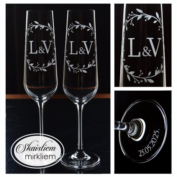 Kāzu glāzes ar iniciāļiem L un V, papildinātas ar smalku lapu gravējumu