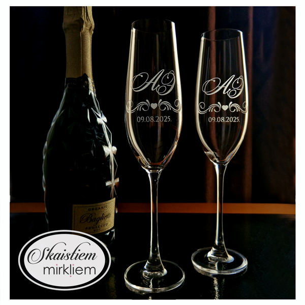 Personalizētas glāzes ar jaunā pāra iniciāiem, ornamentu un datumu