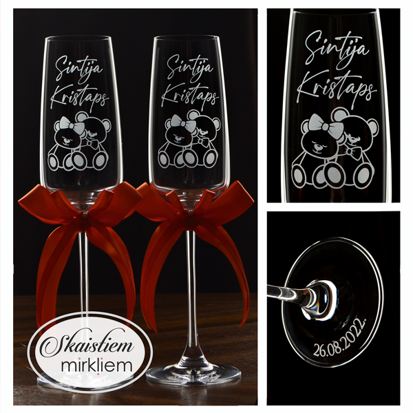 Personalizētas glāzes Sintijai un Kristapam ar divu lācīšu gravējumu un oranžām lentēm