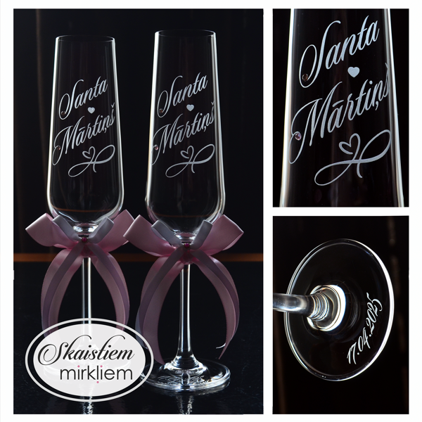 Kāzu glāzes Santai un Mārtiņam ar bezgalības simbolu un rozā lentēm