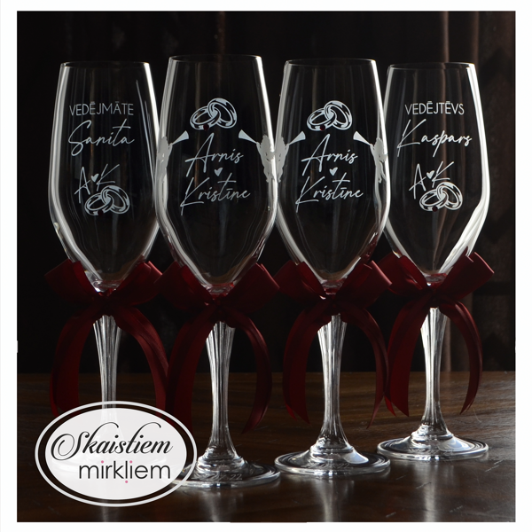 Elegants kāzu šampanieša glāžu komplekts ar vārdiem, gredzeniem un eņģeļu gravējumu