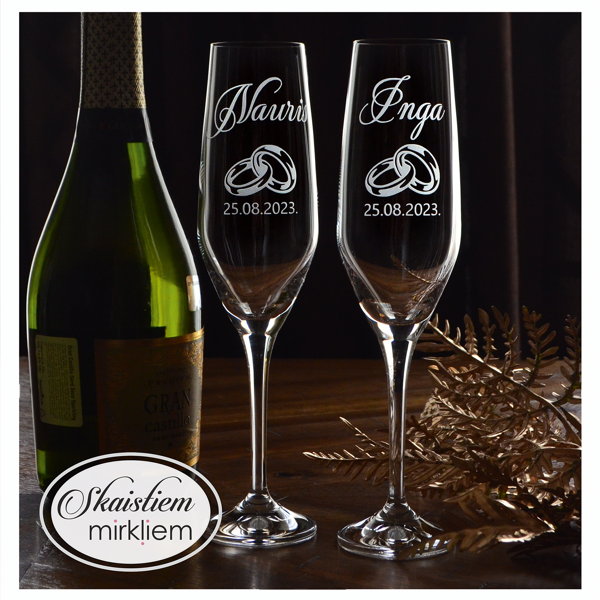 Kāzu glāzes ar vārdu un savītu gredzenu un datuma gravējumu