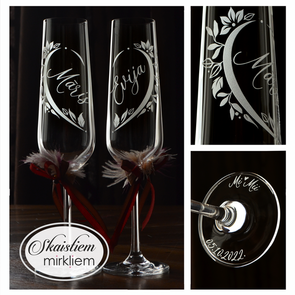 Gravētas kāzu glāzes Mārim un Evijai, kur saliekot kopā, veido sirds formu