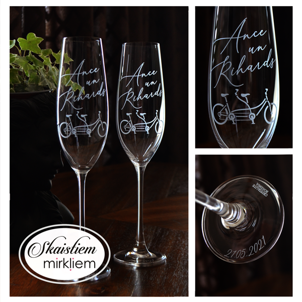 Kāzu glāzes Ancei un Ričardam ar tandēma velosipēda gravējumu un datumu