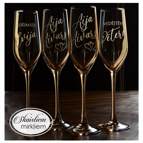 Ekskluzīvas zelta krāsas kāzu glāzes ar personalizētu gravējumu