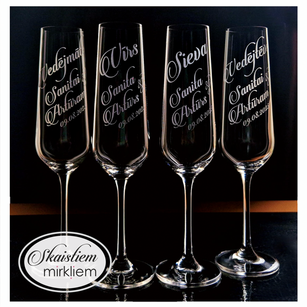 Personalizētas kāzu glāzes ar bagātīgu vārdu gravējumu