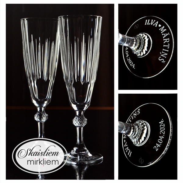 Grezna dizaina kristāla kāzu glāzes ar reljefu un vārdu gravējumu uz pamatnes