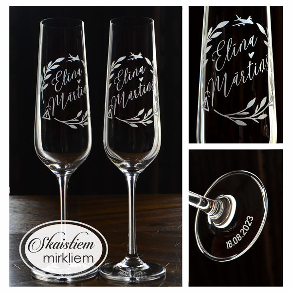 Kāzu glāzes Elīnai un Mārtiņam ar lapu vainaga, lidmašīnas gravējumu un kāzu datumu