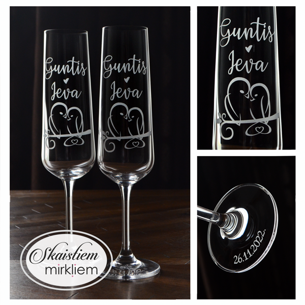 Kāzu glāzes ar putniņu gravējumu un vārdiem Guntis un Ieva