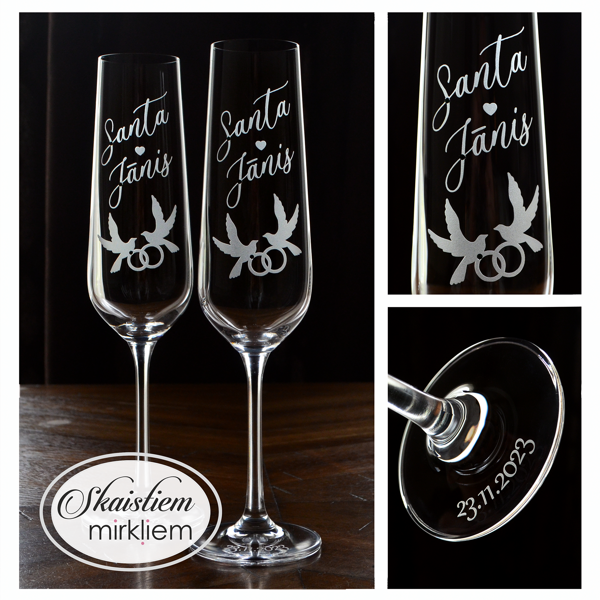 Personalizētas kāzu glāzes ar dūju motīvu un vārdiem Santa un Jānis