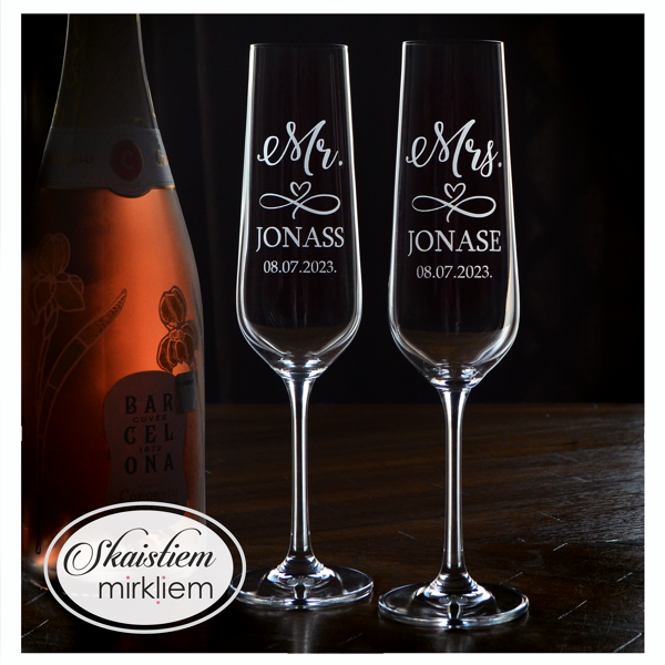 Elegants kāzu glāžu komplekts ar gravējumu "Mr. Jonass", "Mrs. Jonase"