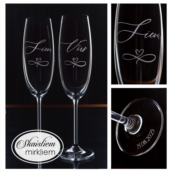 Modernas kāzu glāzes ar vijīgu vārdu gravējumu un dekoratīvu sirds simbolu