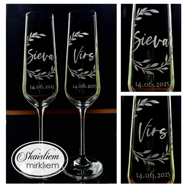 Kāzu glāžu komplekts ar uzrakstiem "Sieva" un "Vīrs" lapu vainagā un datumu