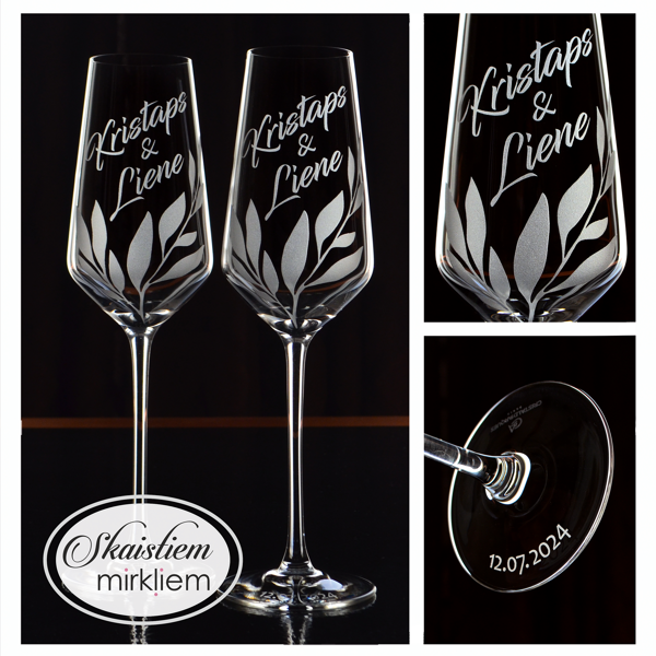 Moderns gravējums Kristapam un Lienei ar izteiksmīgu lapu motīvu pāri visai glāzes apakšai