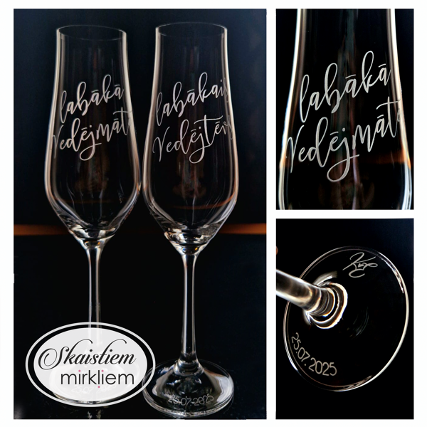 Gravējums "Labākā vedējmāte" un "Labākais vedējtēvs" ar kaligrāfisku fontu