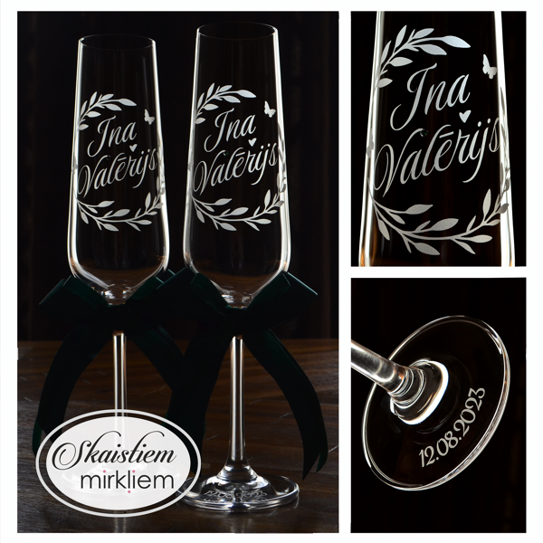 Elegants gravējums Inai un Valērijam ar lapu vainagu, tauriņu un zaļām lentēm