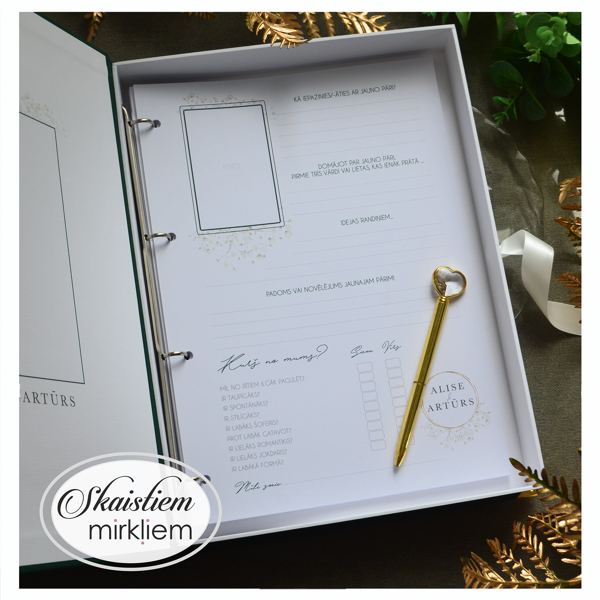 Viesu grāmatas saturs ar izņemamām lapām un vietu bildei, jautājumiem