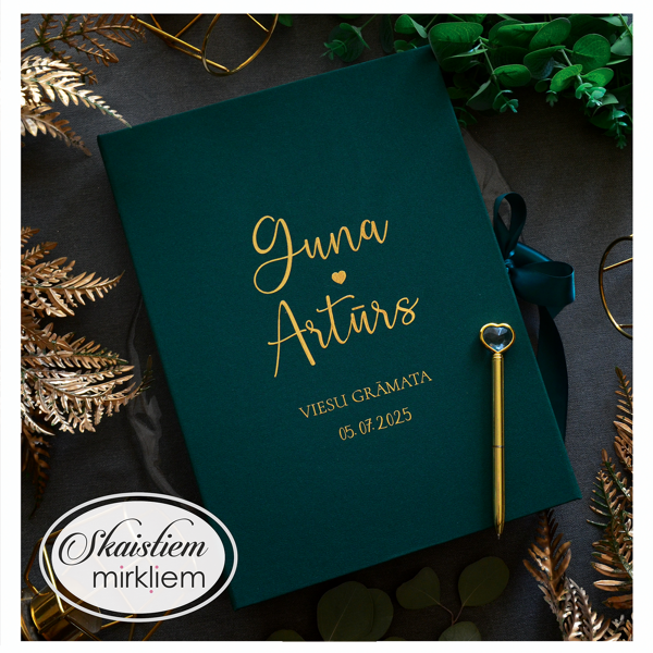 Viesu grāmata kāzām ar tumši zaļiem vākiem un zelta burtiem