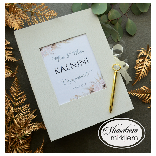 Gaiša dekoratīva materiāla viesu grāmata ar boho ziedu apdruku un izņemamām anketu lapām