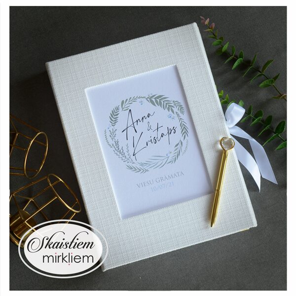 Balta auduma viesu grāmata ar lapu motīvu un anketas veida lapām