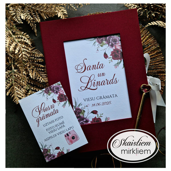 Sarkana auduma viesu grāmata ar tumši sarkanu ziedu printu un personalizētām anketām